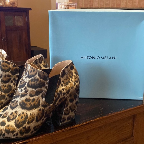 ANTONIO MELANI Shoes - Antonio Melani Leopard Pattern Bootie size 9.5